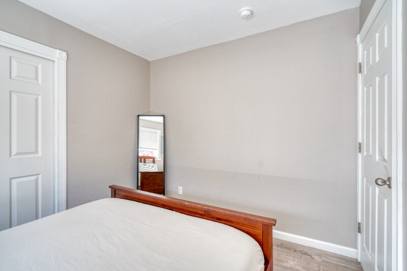 Building Photo - 4122-4128-4128 SE 65th Ave