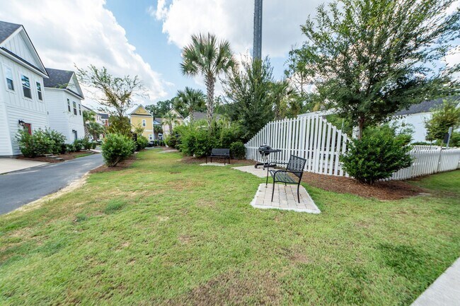 Building Photo - 7102 Channel Park Dr