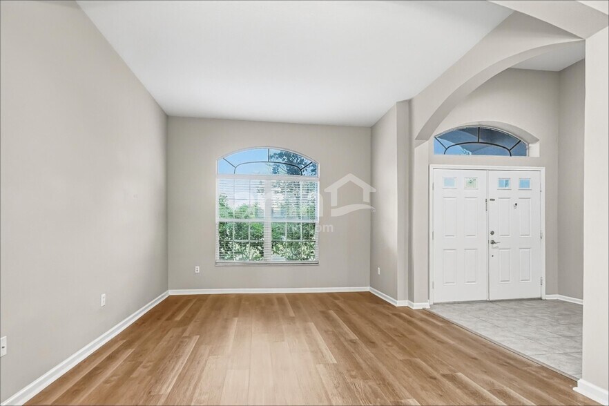 Building Photo - 7330 Crescent Palm Dr