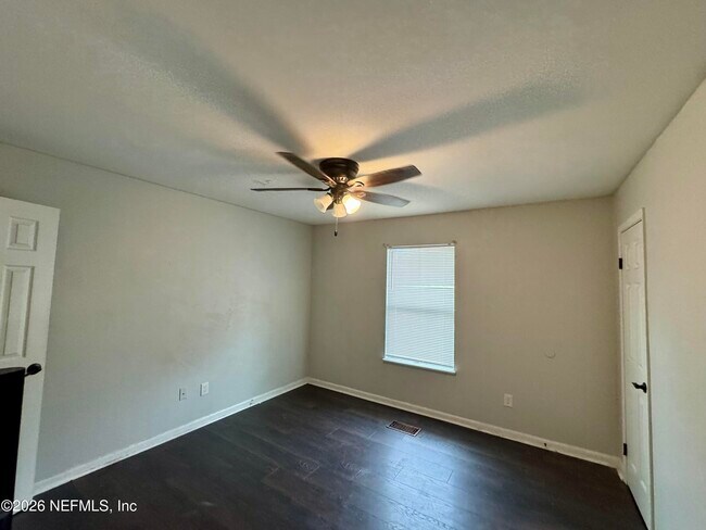 Building Photo - 707 Rainer Rd