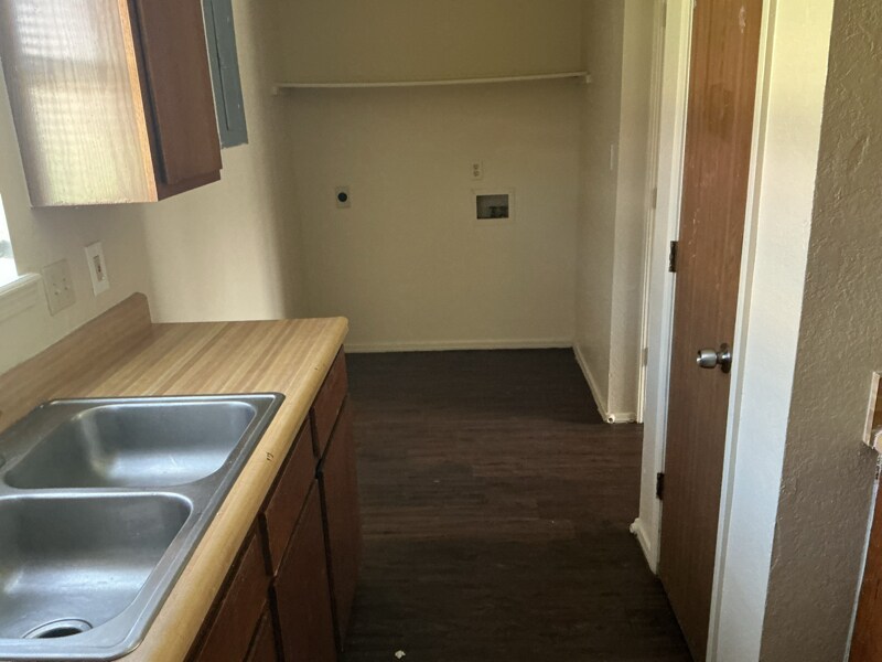 Building Photo - 4301 Yorkshire Dr