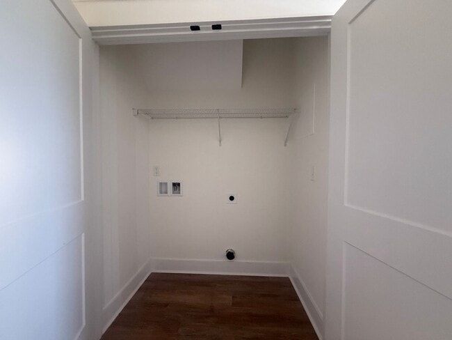 Building Photo - 1347 Belfair St