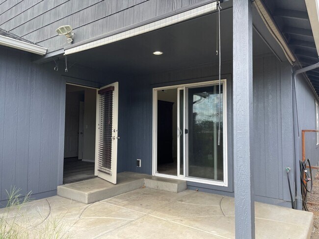 Building Photo - Great 3 Bedoom 2 Bath Home