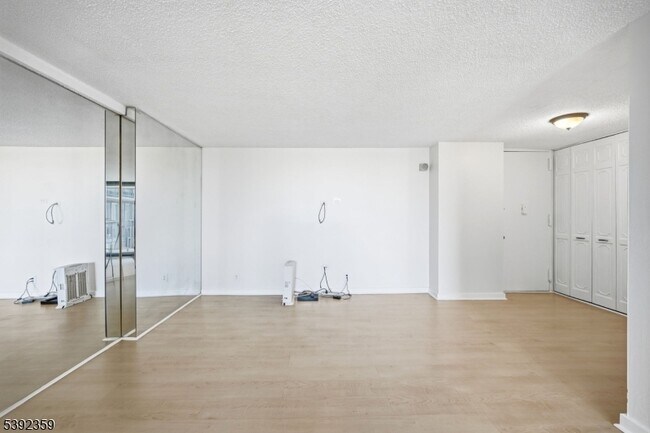 Building Photo - 300 Winston Dr