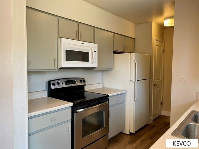 Building Photo - Great Location, Even Better Home!