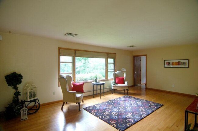 Building Photo - 1903 S Vine St