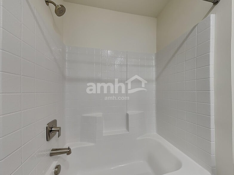 Building Photo - 1496 N Garnet Creek Ave