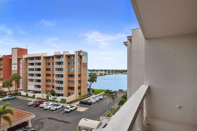 Building Photo - 450 Treasure Island Causeway