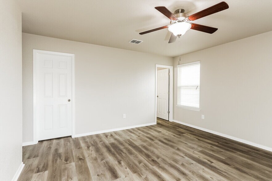 Building Photo - 3215 Pedernales Dr