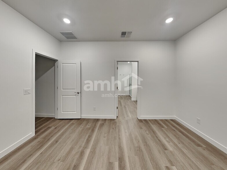 Building Photo - 13077 N Serenity Vly Dr