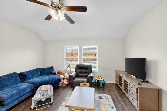 Building Photo - 504 Willow View Way