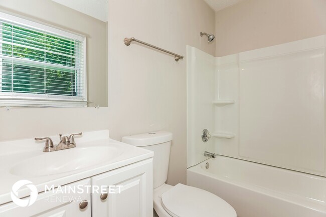 Building Photo - 2419 Sandlewood Dr