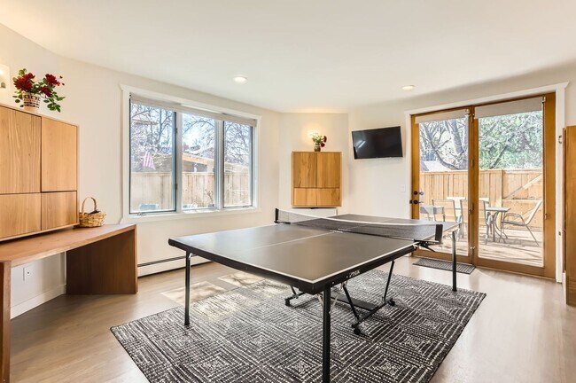 Building Photo - Peaceful 4 BDR Retreat in West Boulder