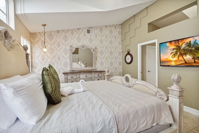 Building Photo - 4931 Dunmore Ln