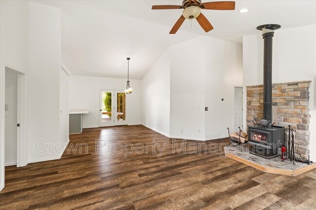 Building Photo - 2530 E Edgewood Dr