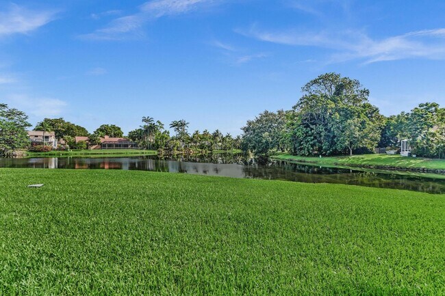 Building Photo - Beautiful 3 bedroom 2 bath condo in Coral Springs