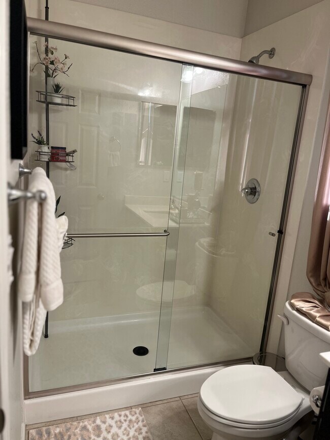 Building Photo - 1432 S Hart Dr