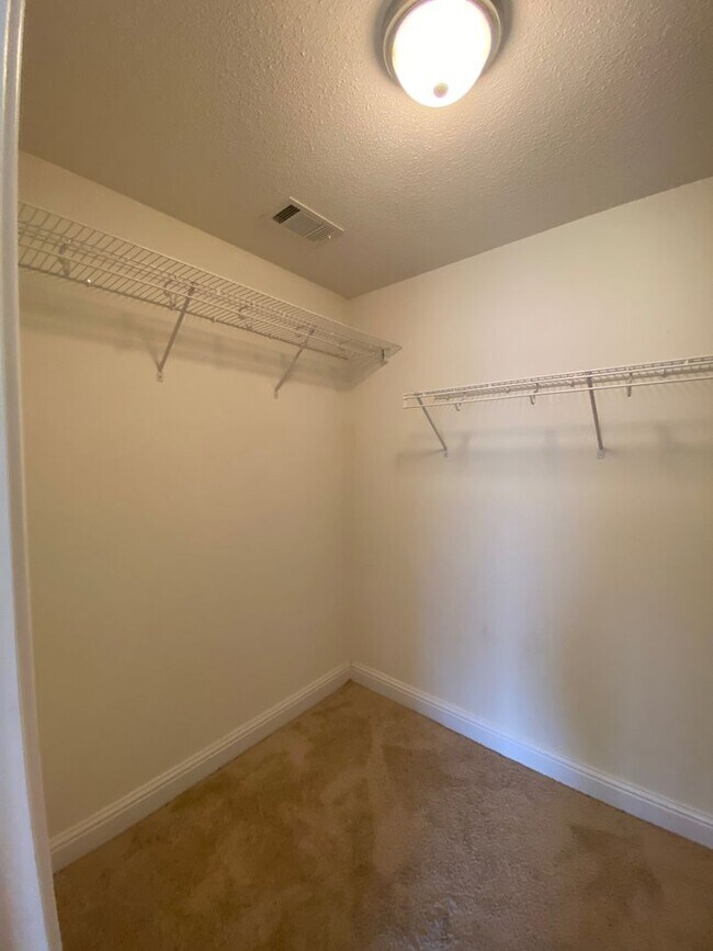 Building Photo - 205 Drayton Ct
