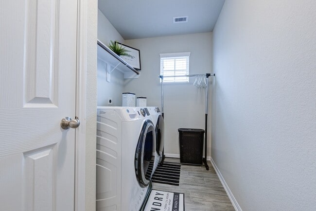 Building Photo - 3327 Etring Ln