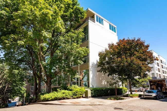Building Photo - Modern Loft On First Hill!