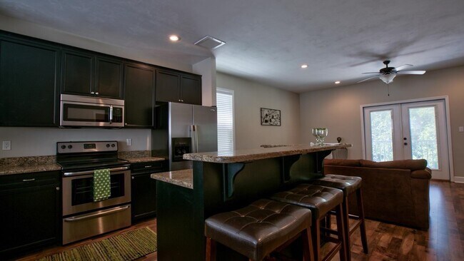 Building Photo - 1864 Belle Vue Way