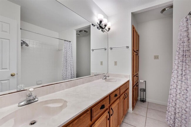 Building Photo - 7905 Henry Kinney Row