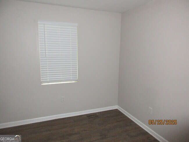 Building Photo - 2343 Carver Dr NW