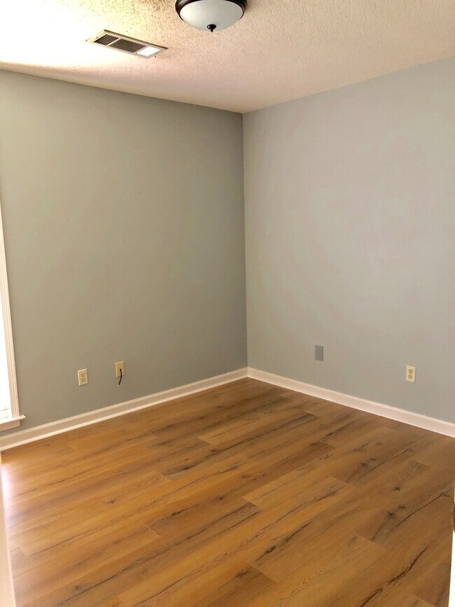 Building Photo - 1345 Zephyr Hills Dr