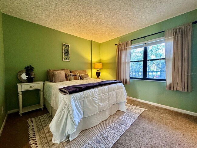 Building Photo - 2700 Cove Cay Dr