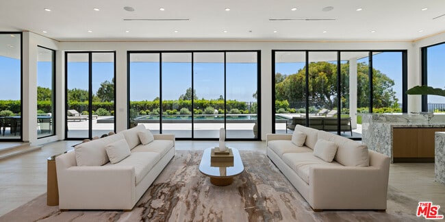 Building Photo - 365 Trousdale Pl