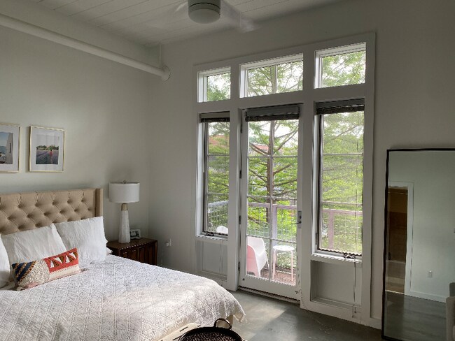 Building Photo - 572 Edgewood Ave SE