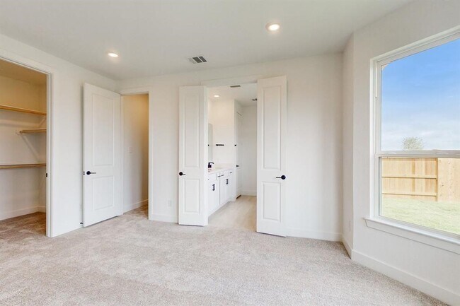 Building Photo - 9510 Dearborn Creek Dr