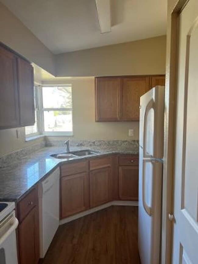 Building Photo - Cute Remodeled Deltona Beauty Call Sheila C 407-687-7900