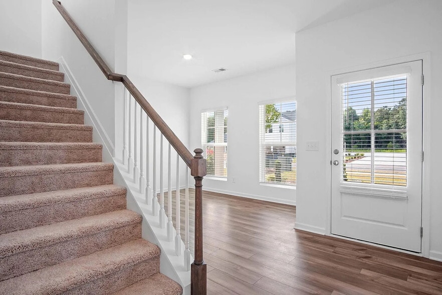 Building Photo - Room in House on Starmoss Ln