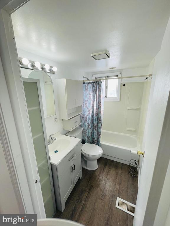 Building Photo - 7127 Eastbrook Ave