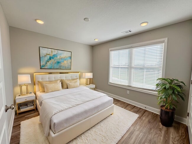 Building Photo - 5007 Cypress Lake Rd