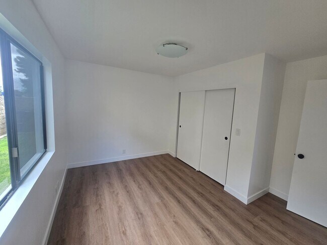 Building Photo - Remodeled 3 Bedroom 2 Bath 2 Story House, ...