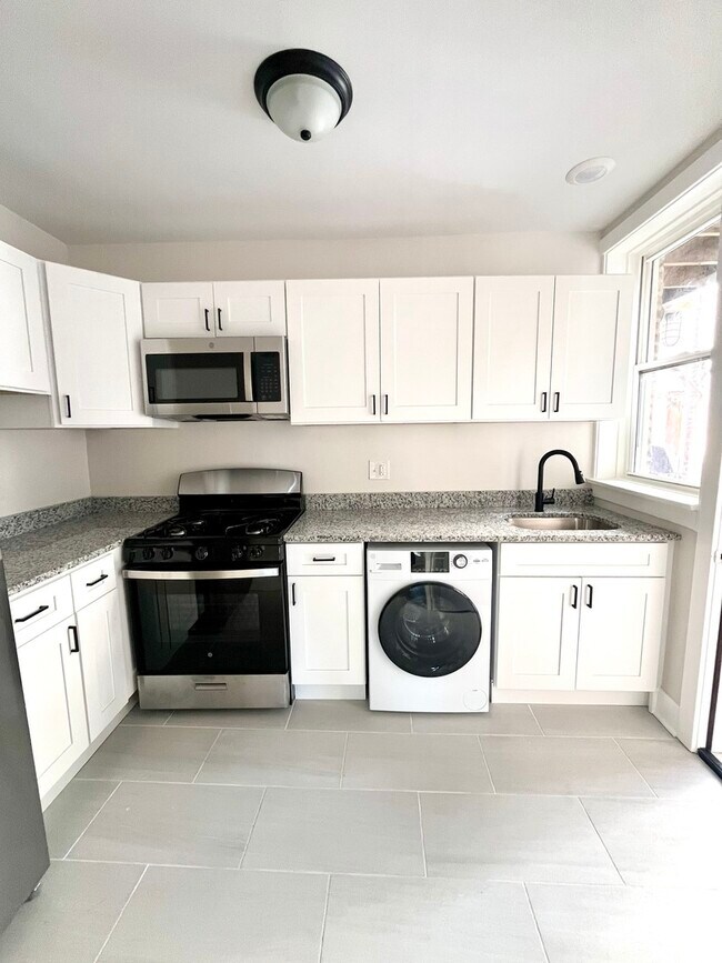 Building Photo - 1146 N Lawndale Ave