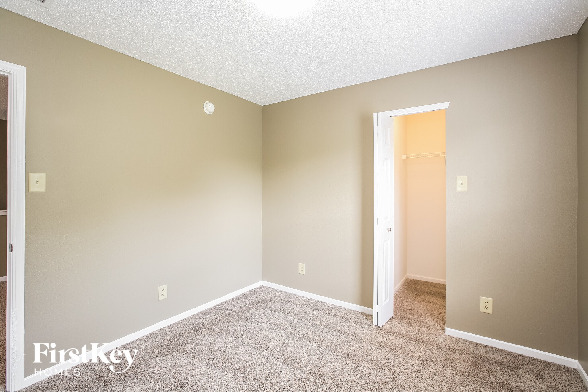 Building Photo - 15498 Border Dr