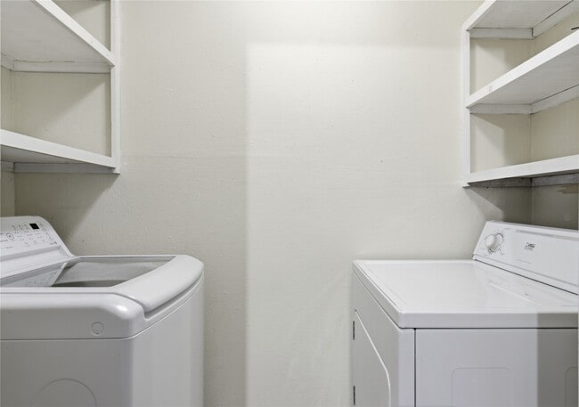 Building Photo - 1814 Chantilly Ln