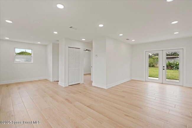 Building Photo - 301 W Rutgers St