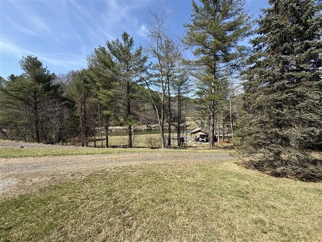 Building Photo - 147 Hiatt Ln