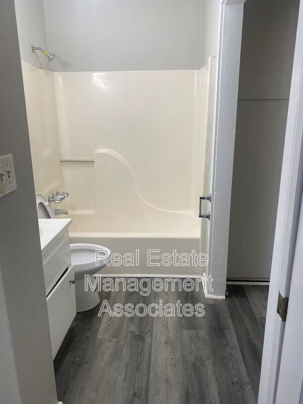 Building Photo - 521 E Central Ave