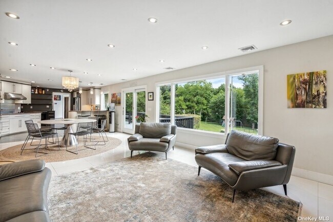 Building Photo - 130 Stirrup Ln