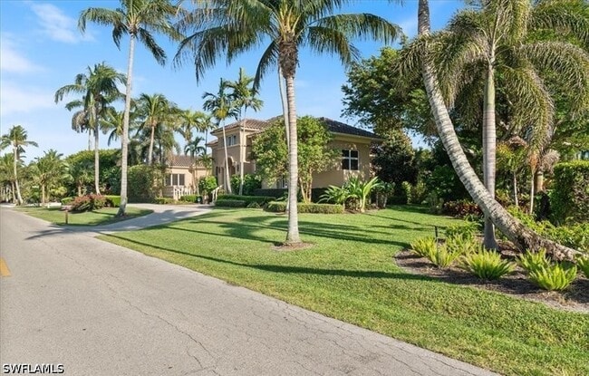 Building Photo - 550 21st Ave S