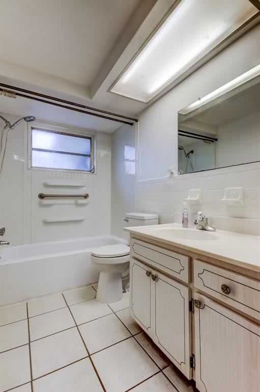 Building Photo - 3735 Mynabird Dr