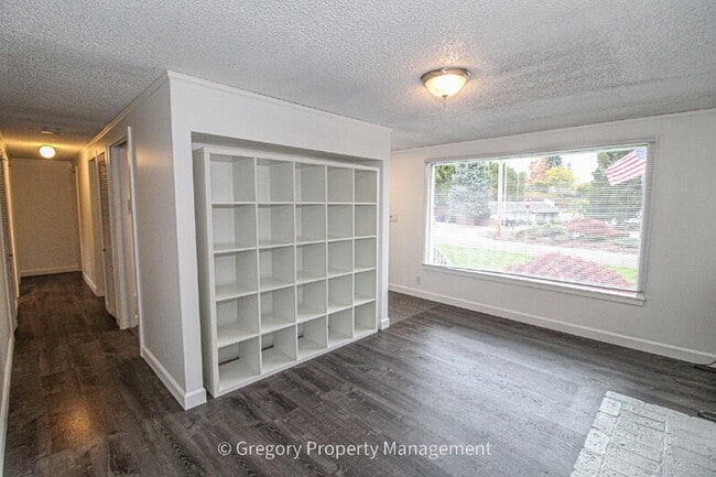 Building Photo - 1202 44th St SE