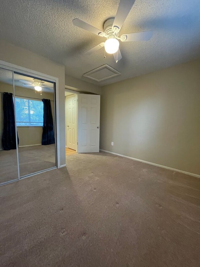 Building Photo - 3 Bed 2 Bath Condo in Westminster Availabl...