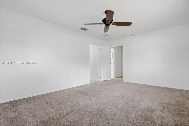 Building Photo - 4512 SW 27th Terrace