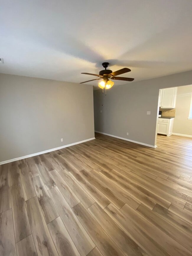 Building Photo - Introducing our charming home in the desirable Chesapeake "ASK ABOUT OUR ZERO DEPOSIT"